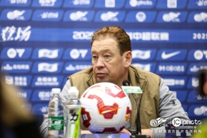 华体会官网-斯卢茨基：谢鹏飞配的上今天的出场机会，于汉超目前还有些小伤病