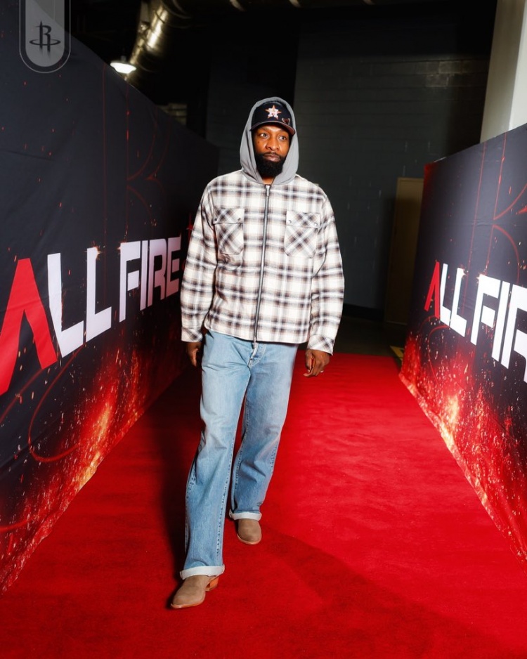 华体app官网登录入口-火箭众将红毯秀：格子衫成最爱 申京毛衣贵妇风 海王牛仔硬汉