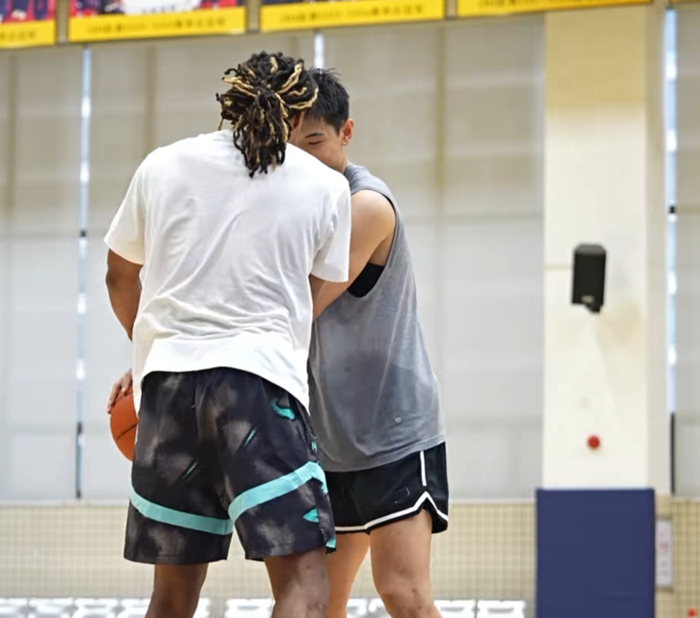 华体app官网登录入口-省钱了！麦考尔特训崔永熙过人，强化进攻技巧，有望年后复出！|广东|帕特里克-麦考|胡明轩|徐杰|训练_新浪体育_新浪新闻