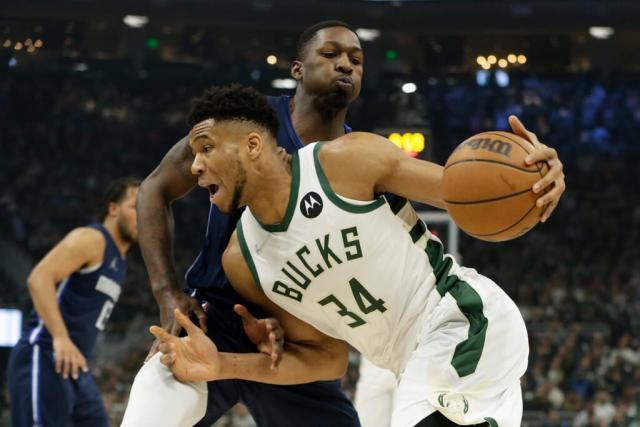 华体会官网-师徒相见不留情面 基德狠夹字母冰封雄鹿进攻